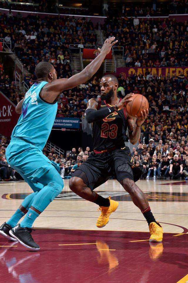 马刺队球员状态回暖，实现两连胜