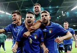 关于顽强拼抢，欧洲预选赛在各组别中别出心裁的信息