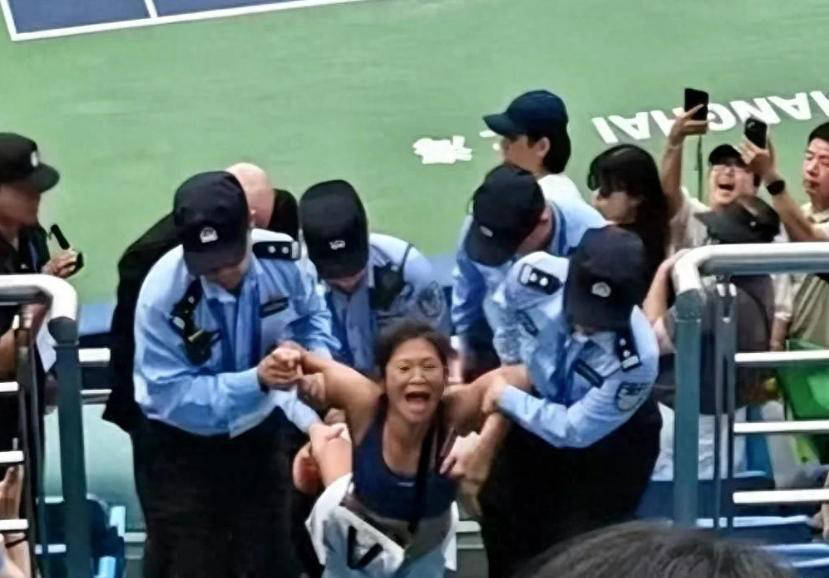 C7娱乐下载-裁判判罚引争议,比赛气氛紧张异常怎么办